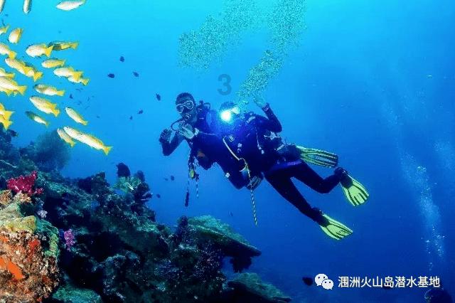国防部：坚决反对菲方在中国南沙岛礁上开展建设活动